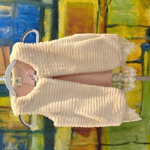 M.L. Kids faux fur lace hem vest with pockets size 5T